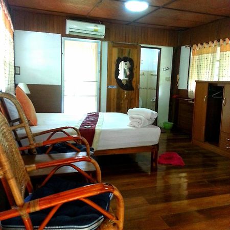 บ้านสนมณีโฮมสเตย์ Bansonmanee Homestay Khanom Exterior photo