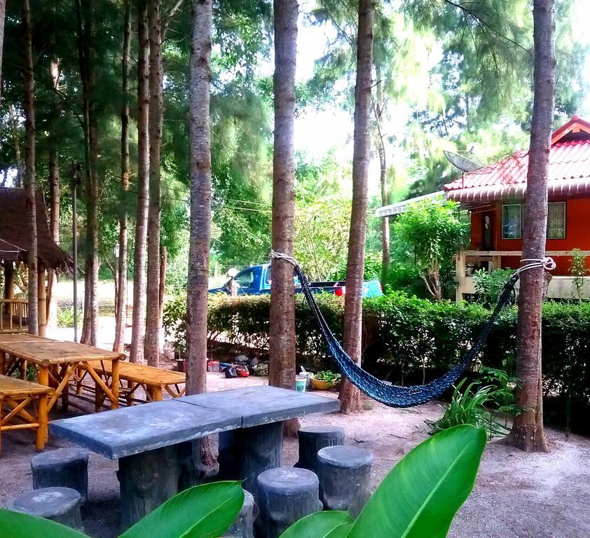 บ้านสนมณีโฮมสเตย์ Bansonmanee Homestay Khanom Exterior photo