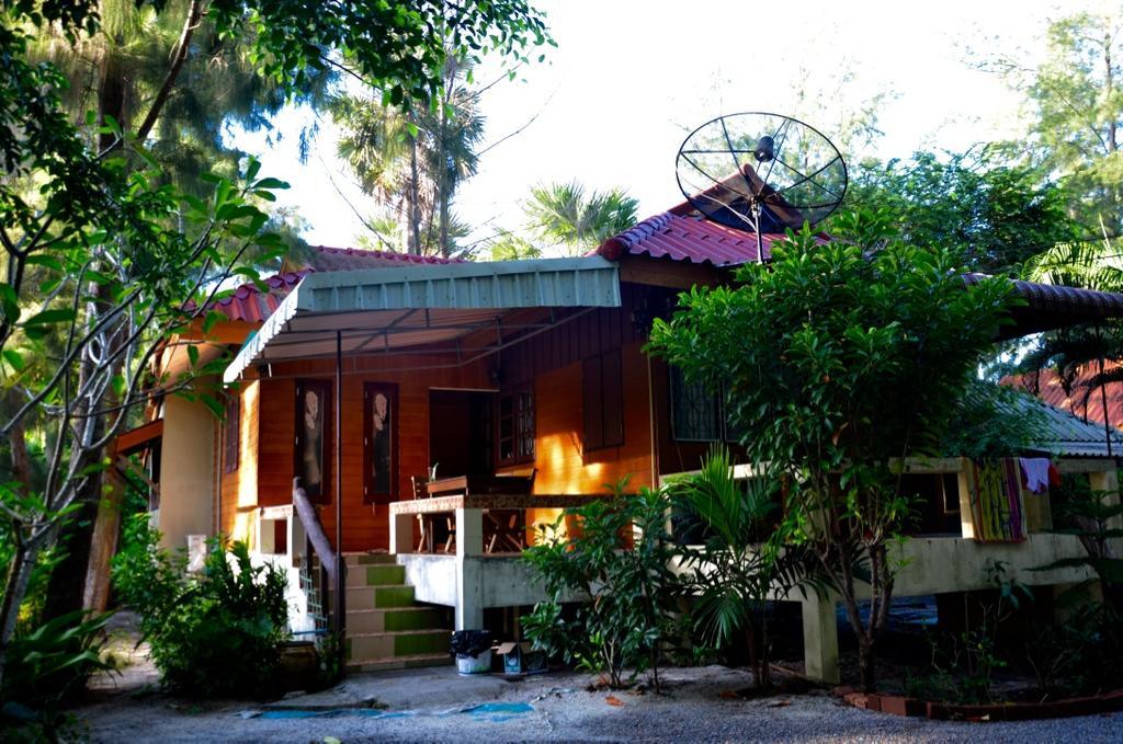 บ้านสนมณีโฮมสเตย์ Bansonmanee Homestay Khanom Exterior photo