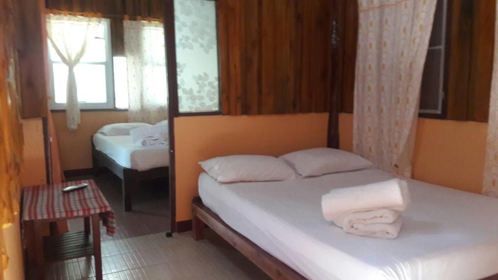 บ้านสนมณีโฮมสเตย์ Bansonmanee Homestay Khanom Exterior photo