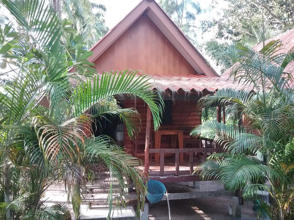 บ้านสนมณีโฮมสเตย์ Bansonmanee Homestay Khanom Exterior photo