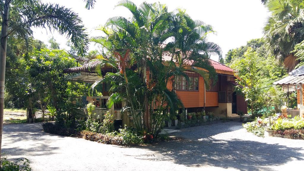 บ้านสนมณีโฮมสเตย์ Bansonmanee Homestay Khanom Exterior photo