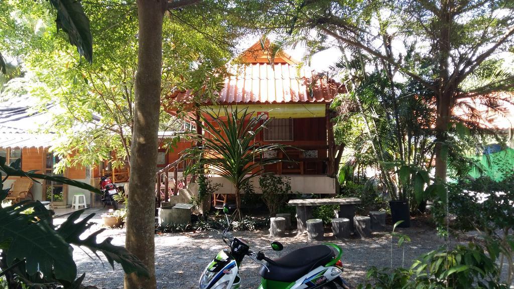 บ้านสนมณีโฮมสเตย์ Bansonmanee Homestay Khanom Exterior photo