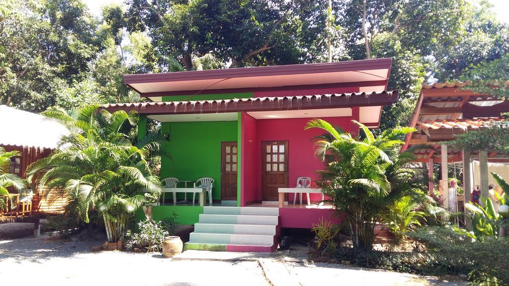 บ้านสนมณีโฮมสเตย์ Bansonmanee Homestay Khanom Exterior photo